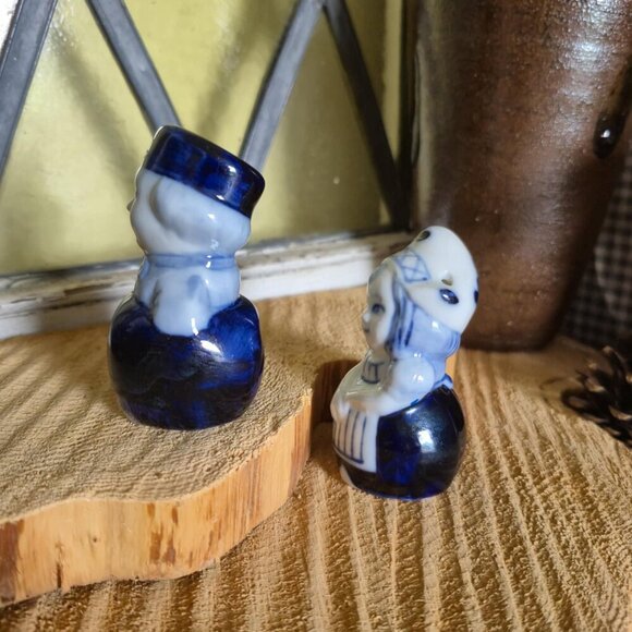 Delft Blue Salt & Pepper Shakers - Picture 7 of 10